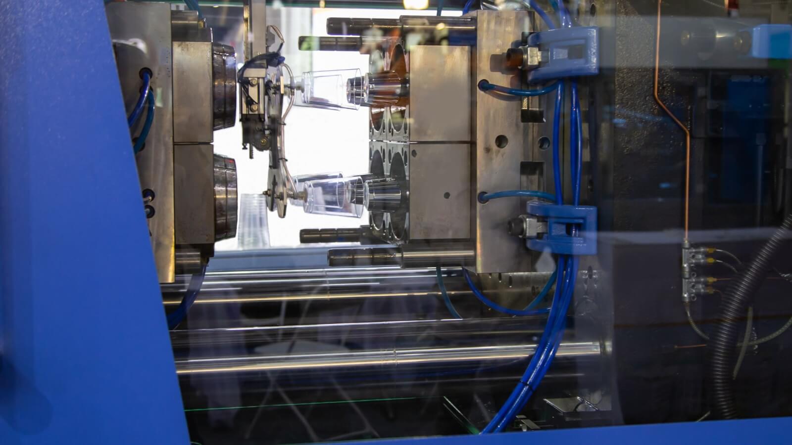 What is Injection Molding Machine: Definition, Types & Characteristics